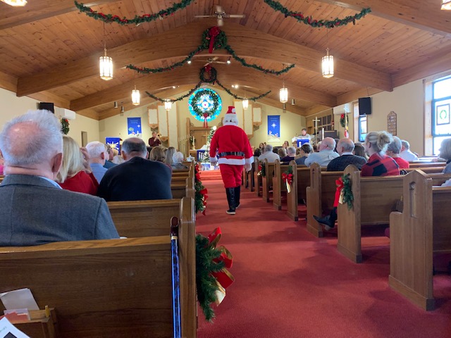 Santa Arrives at the Pageant